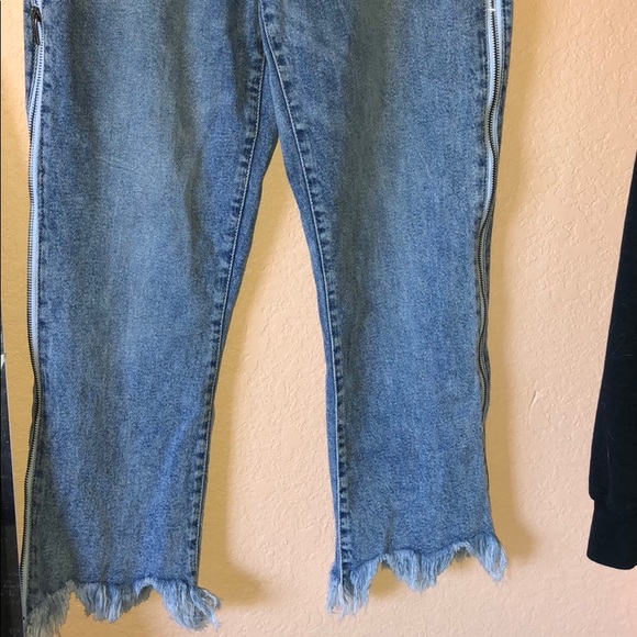 Jeans with zippers on the sides - Picture 2 of 3